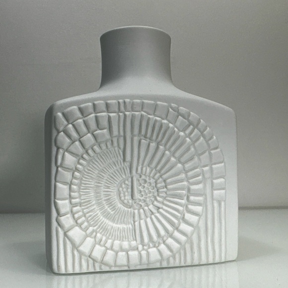 Kaiser Other - Vintage MCM West Germany Kaiser White Bisque Porclain Fossil Motif Vase